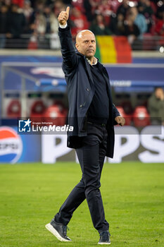 2024-10-23 - Liverpool manager Arne Slot celebrates after the UEFA Champions League, League phase, Matchday 3 football match between RB Leipzig and Liverpool FC on 23 October 2024 at Red Bull Arena in Leipzig, Germany - FOOTBALL - CHAMPIONS LEAGUE - LEIPZIG V LIVERPOOL - UEFA CHAMPIONS LEAGUE - SOCCER