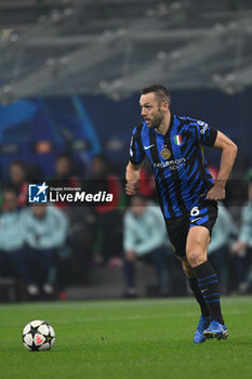 2024-11-06 - Stefan de Vrij of Inter FC during the UEFA Champions League stage match Phase MD4 between Inter FC Internazionale and Arsenal FC, on 6 of November 2024, at Giuseppe Meazza San Siro Siro stadium in Milan, Italy - INTER - FC INTERNAZIONALE VS ARSENAL FC - UEFA CHAMPIONS LEAGUE - SOCCER