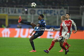 2024-11-06 - Denzel Dumfries of FC Inter during the UEFA Champions League stage match Phase MD4 between Inter FC Internazionale and Arsenal FC, on 6 of November 2024, at Giuseppe Meazza San Siro Siro stadium in Milan, Italy - INTER - FC INTERNAZIONALE VS ARSENAL FC - UEFA CHAMPIONS LEAGUE - SOCCER