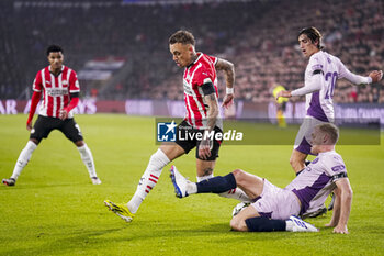 2024-11-05 - Noa Lang of PSV battles for possession with Donny van de Beek of Girona during the UEFA Champions League, League Phase, football match between PSV Eindhoven and Girona FC on November 5, 2024 at Philips Stadion in Eindhoven, Netherlands - FOOTBALL - CHAMPIONS LEAGUE - PSV EINDHOVEN V GIRONA - UEFA CHAMPIONS LEAGUE - SOCCER