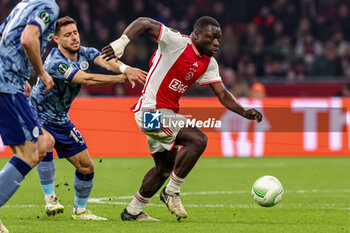 2024-03-07 - Alex Moreno of Aston Villa FC battles for possession with Brian Brobbey of AFC Ajax during the UEFA Europa Conference League, Round of 16, 1st leg football match between AFC Ajax and Aston Villa FC on March 7, 2024 at Johan Cruijff ArenA in Amsterdam, Netherlands - FOOTBALL - CONFERENCE LEAGUE - AJAX V ASTON VILLA - UEFA CONFERENCE LEAGUE - SOCCER