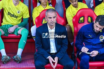 2024-04-11 - Head Coach Ismail Kartal of Fenerbahce during the UEFA Conference League, Quarter-finals, 1st leg, match between Olympiacos Piraeus and Fenerbahce at Georgios Karaiskakis Stadium on April 11, 2024, in Piraeus, Greece. - OLYMPIACOS VS FENERBAHCE - QUARTER-FINALS, 1ST LEG - UEFA CONFERENCE LEAGUE - SOCCER