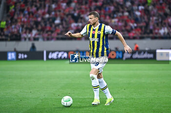 2024-04-11 - 9 Edin Dzeko of Fenerbahce is playing during the UEFA Conference League, Quarter-finals, 1st leg, match between Olympiacos Piraeus and Fenerbahce at Georgios Karaiskakis Stadium on April 11, 2024, in Piraeus, Greece. - OLYMPIACOS VS FENERBAHCE - QUARTER-FINALS, 1ST LEG - UEFA CONFERENCE LEAGUE - SOCCER