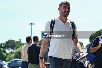 2024-05-27 - ACF Fiorentina's goalkeeper Pietro Terracciano arrives at the airport - DEPARTURE OF ACF FIORENTINA FOR ATHENS - UEFA CONFERENCE LEAGUE - SOCCER