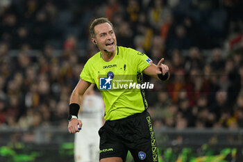 2024-01-03 - Luca Pairetto referee during the Coppa Italia Frecciarossa round of 16 match between AS Roma vs US Cremonese at the Olimpic Stadium in Rome on 03 January 2024. - AS ROMA VS US CREMONESE - ITALIAN CUP - SOCCER