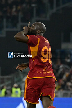 2024-01-03 - Romelu Lukaku (AS Roma);  celebrates after scoring the goal 1-1 during the Coppa Italia Frecciarossa round of 16 match between AS Roma vs US Cremonese at the Olimpic Stadium in Rome on 03 January 2024. - AS ROMA VS US CREMONESE - ITALIAN CUP - SOCCER