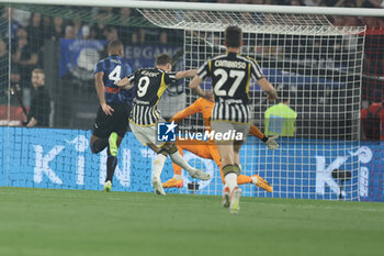 2024-05-15 - Juventus' Serbian forward Dusan Vlahovic scores against Atalanta during the Italian Cup final football match between Atalanta and Juventus at Stadio Olimpico on May 15,2024 in Rome, Italy. - FINAL - JUVENTUS FC VS ATALANTA BC - ITALIAN CUP - SOCCER