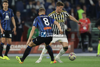 2024-05-15 - Juventus' Serbian forward Dusan Vlahovic challenges for the ball with Atalanta's Croatian midfielder Mario Pasalic during the Italian Cup final football match between Atalanta and Juventus at Stadio Olimpico on May 15,2024 in Rome, Italy. - FINAL - JUVENTUS FC VS ATALANTA BC - ITALIAN CUP - SOCCER