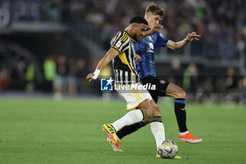 2024-05-15 - Juventus' Brazilian defender Bremer challenges for the ball with Atalanta's Belgian forward Charles De Ketelaere during the Italian Cup final football match between Atalanta and Juventus at Stadio Olimpico on May 15,2024 in Rome, Italy. - FINAL - JUVENTUS FC VS ATALANTA BC - ITALIAN CUP - SOCCER