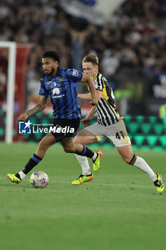 2024-05-15 - Atalanta's Brazilian midfielder Ederson challenges for the ball with Juventus' Italian midfielder Hans Nicolussi Caviglia during the Italian Cup final football match between Atalanta and Juventus at Stadio Olimpico on May 15,2024 in Rome, Italy. - FINAL - JUVENTUS FC VS ATALANTA BC - ITALIAN CUP - SOCCER