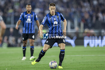 2024-05-15 - Atalanta's Croatian midfielder Mario Pasalic controls the ball during the Italian Cup final football match between Atalanta and Juventus at Stadio Olimpico on May 15,2024 in Rome, Italy. - FINAL - JUVENTUS FC VS ATALANTA BC - ITALIAN CUP - SOCCER