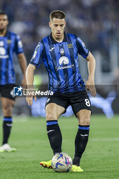 2024-05-15 - Atalanta's Croatian midfielder Mario Pasalic controls the ball during the Italian Cup final football match between Atalanta and Juventus at Stadio Olimpico on May 15,2024 in Rome, Italy. - FINAL - JUVENTUS FC VS ATALANTA BC - ITALIAN CUP - SOCCER