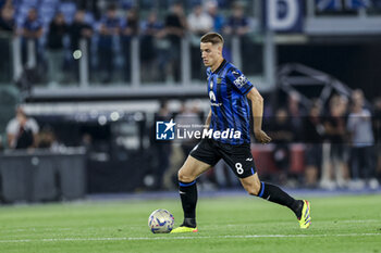 2024-05-15 - Atalanta's Croatian midfielder Mario Pasalic controls the ball during the Italian Cup final football match between Atalanta and Juventus at Stadio Olimpico on May 15,2024 in Rome, Italy. - FINAL - JUVENTUS FC VS ATALANTA BC - ITALIAN CUP - SOCCER