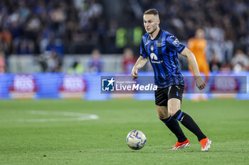 2024-05-15 - Atalanta's Dutch midfielder Teun Koopmeiners controls the ball during the Italian Cup final football match between Atalanta and Juventus at Stadio Olimpico on May 15,2024 in Rome, Italy. - FINAL - JUVENTUS FC VS ATALANTA BC - ITALIAN CUP - SOCCER