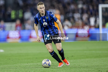 2024-05-15 - Atalanta's Dutch midfielder Teun Koopmeiners controls the ball during the Italian Cup final football match between Atalanta and Juventus at Stadio Olimpico on May 15,2024 in Rome, Italy. - FINAL - JUVENTUS FC VS ATALANTA BC - ITALIAN CUP - SOCCER