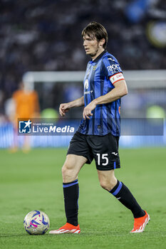 2024-05-15 - Atalanta's Dutch midfielder Marten de Roon controls the ball during the Italian Cup final football match between Atalanta and Juventus at Stadio Olimpico on May 15,2024 in Rome, Italy. - FINAL - JUVENTUS FC VS ATALANTA BC - ITALIAN CUP - SOCCER