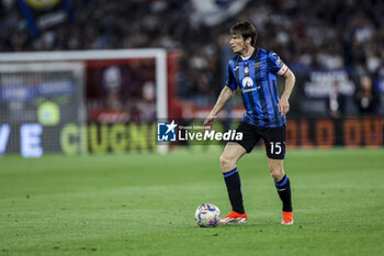 2024-05-15 - Atalanta's Dutch midfielder Marten de Roon controls the ball during the Italian Cup final football match between Atalanta and Juventus at Stadio Olimpico on May 15,2024 in Rome, Italy. - FINAL - JUVENTUS FC VS ATALANTA BC - ITALIAN CUP - SOCCER