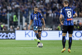 2024-05-15 - Atalanta’s Swedish defender Isak Hien controls the ball during the Italian Cup final football match between Atalanta and Juventus at Stadio Olimpico on May 15,2024 in Rome, Italy. - FINAL - JUVENTUS FC VS ATALANTA BC - ITALIAN CUP - SOCCER