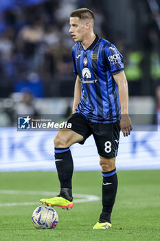 2024-05-15 - Atalanta's Croatian midfielder Mario Pasaliccontrols the ball during the Italian Cup final football match between Atalanta and Juventus at Stadio Olimpico on May 15,2024 in Rome, Italy. - FINAL - JUVENTUS FC VS ATALANTA BC - ITALIAN CUP - SOCCER