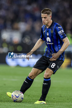 2024-05-15 - Atalanta's Croatian midfielder Mario Pasalic controls the ball during the Italian Cup final football match between Atalanta and Juventus at Stadio Olimpico on May 15,2024 in Rome, Italy. - FINAL - JUVENTUS FC VS ATALANTA BC - ITALIAN CUP - SOCCER