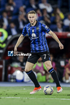 2024-05-15 - Atalanta's Dutch midfielder Teun Koopmeiners controls the ball during the Italian Cup final football match between Atalanta and Juventus at Stadio Olimpico on May 15,2024 in Rome, Italy. - FINAL - JUVENTUS FC VS ATALANTA BC - ITALIAN CUP - SOCCER