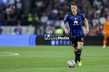 2024-05-15 - Atalanta's Croatian midfielder Mario Pasalic controls the ball during the Italian Cup final football match between Atalanta and Juventus at Stadio Olimpico on May 15,2024 in Rome, Italy. - FINAL - JUVENTUS FC VS ATALANTA BC - ITALIAN CUP - SOCCER