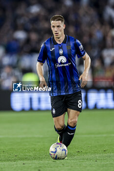 2024-05-15 - Atalanta's Croatian midfielder Mario Pasalic controls the ball during the Italian Cup final football match between Atalanta and Juventus at Stadio Olimpico on May 15,2024 in Rome, Italy. - FINAL - JUVENTUS FC VS ATALANTA BC - ITALIAN CUP - SOCCER