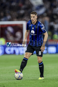 2024-05-15 - Atalanta's Croatian midfielder Mario Pasalic controls the ball during the Italian Cup final football match between Atalanta and Juventus at Stadio Olimpico on May 15,2024 in Rome, Italy. - FINAL - JUVENTUS FC VS ATALANTA BC - ITALIAN CUP - SOCCER