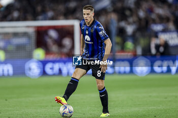 2024-05-15 - Atalanta's Croatian midfielder Mario Pasalic controls the ball during the Italian Cup final football match between Atalanta and Juventus at Stadio Olimpico on May 15,2024 in Rome, Italy. - FINAL - JUVENTUS FC VS ATALANTA BC - ITALIAN CUP - SOCCER