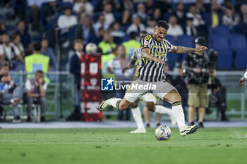 2024-05-15 - Juventus' Brazilian defender Danilo controls the ball during the Italian Cup final football match between Atalanta and Juventus at Stadio Olimpico on May 15,2024 in Rome, Italy. - FINAL - JUVENTUS FC VS ATALANTA BC - ITALIAN CUP - SOCCER