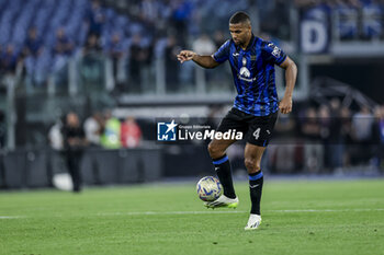 2024-05-15 - Atalanta’s Swedish defender Isak Hien controls the ball during the Italian Cup final football match between Atalanta and Juventus at Stadio Olimpico on May 15,2024 in Rome, Italy. - FINAL - JUVENTUS FC VS ATALANTA BC - ITALIAN CUP - SOCCER