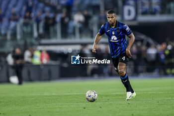 2024-05-15 - Atalanta’s Swedish defender Isak Hien controls the ball during the Italian Cup final football match between Atalanta and Juventus at Stadio Olimpico on May 15,2024 in Rome, Italy. - FINAL - JUVENTUS FC VS ATALANTA BC - ITALIAN CUP - SOCCER