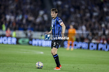 2024-05-15 - Atalanta's Dutch midfielder Marten de Roon controls the ball during the Italian Cup final football match between Atalanta and Juventus at Stadio Olimpico on May 15,2024 in Rome, Italy. - FINAL - JUVENTUS FC VS ATALANTA BC - ITALIAN CUP - SOCCER