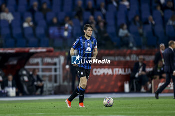 2024-05-15 - Atalanta's Dutch midfielder Marten de Roon controls the ball during the Italian Cup final football match between Atalanta and Juventus at Stadio Olimpico on May 15,2024 in Rome, Italy. - FINAL - JUVENTUS FC VS ATALANTA BC - ITALIAN CUP - SOCCER