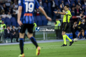 2024-05-15 - Italian Referee Fabio Maresca during the Italian Cup final football match between Atalanta and Juventus at Stadio Olimpico on May 15,2024 in Rome, Italy. - FINAL - JUVENTUS FC VS ATALANTA BC - ITALIAN CUP - SOCCER