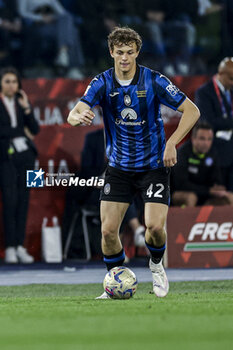 2024-05-15 - Atalanta's Italian defender Giorgio Scalvini controls the ball during the Italian Cup final football match between Atalanta and Juventus at Stadio Olimpico on May 15,2024 in Rome, Italy. - FINAL - JUVENTUS FC VS ATALANTA BC - ITALIAN CUP - SOCCER