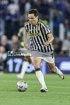 2024-05-15 - Juventus' Italian forward Federico Chiesa controls the ball during the Italian Cup final football match between Atalanta and Juventus at Stadio Olimpico on May 15,2024 in Rome, Italy. - FINAL - JUVENTUS FC VS ATALANTA BC - ITALIAN CUP - SOCCER