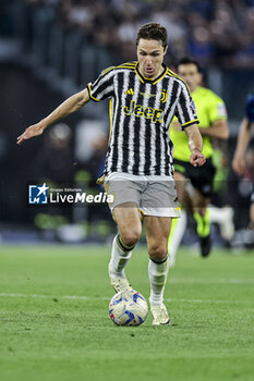 2024-05-15 - Juventus' Italian forward Federico Chiesa controls the ball during the Italian Cup final football match between Atalanta and Juventus at Stadio Olimpico on May 15,2024 in Rome, Italy. - FINAL - JUVENTUS FC VS ATALANTA BC - ITALIAN CUP - SOCCER