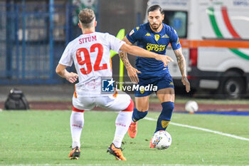 2024-08-10 - Catanzaro's Mario Situm fights for the ball against Empoli's Giuseppe Pezzella - EMPOLI FC VS US CATANZARO - ITALIAN CUP - SOCCER