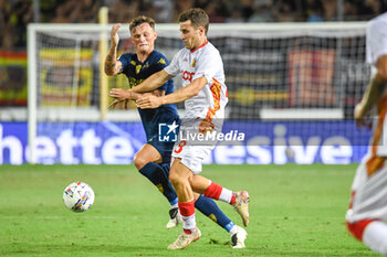 2024-08-10 - Catanzaro's Tommaso Biasci fights for the ball against Empoli's Lian Henderson - EMPOLI FC VS US CATANZARO - ITALIAN CUP - SOCCER