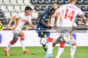 2024-08-10 - Empoli's Emmanuel Gyasi shots on goal - EMPOLI FC VS US CATANZARO - ITALIAN CUP - SOCCER