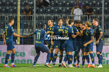 2024-08-10 - Empoli's Lorenzo Colombo celebrates with teammates after scoring the 2-1 goal - EMPOLI FC VS US CATANZARO - ITALIAN CUP - SOCCER