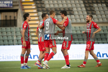 2024-08-10 - Cremonese celebrate win - Cremonese - Bari - Coppa Italia Frecciarossa 10 august 2024 - US CREMONESE VS SS BARI - ITALIAN CUP - SOCCER