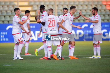 2024-08-10 - Bari celebrate score Cremonese - Bari - Coppa Italia Frecciarossa 10 august 2024 - US CREMONESE VS SS BARI - ITALIAN CUP - SOCCER