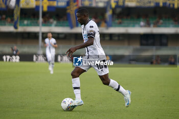 2024-08-10 - Augustus Kargbo of Cesena FC play the ball during Hellas Verona FC vs Cesena FC, round of 32° Coppa Italia Frecciarossa 2024-25, at MarcAntonio Bentegodi stadium in Verona (VR), Italy, on August 10, 2024. - HELLAS VERONA FC VS CESENA FC - ITALIAN CUP - SOCCER