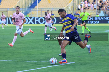 2024-08-11 - Simon Sohm (Parma Calcio) in action - PARMA CALCIO VS PALERMO FC - ITALIAN CUP - SOCCER