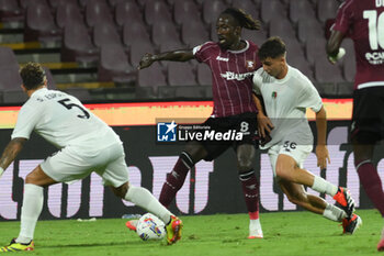 2024-08-12 - Mamadou Coulibaly of US Salernitana 1919 competes for the ball with Pietro Candelari of Spezia Calcio during the Soccer Italian Cup Freccia Rossa between US Salernitana 1919 vs Spezia Calcio at Arechi Stadium - US SALERNITANA VS SPEZIA CALCIO - ITALIAN CUP - SOCCER