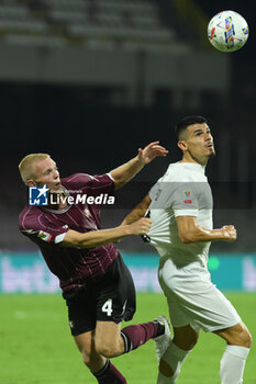 2024-08-12 - Tijs Velthhuis of US Salernitana 1919 competes for the ball with Giuseppe Di Serio of Spezia Calcio during the Soccer Italian Cup Freccia Rossa between US Salernitana 1919 vs Spezia Calcio at Arechi Stadium - US SALERNITANA VS SPEZIA CALCIO - ITALIAN CUP - SOCCER