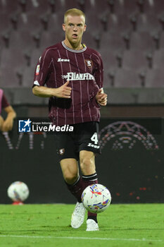 2024-08-12 - Tijs Velthhuis of US Salernitana 1919 in action during the Soccer Italian Cup Freccia Rossa between US Salernitana 1919 vs Spezia Calcio at Arechi Stadium - US SALERNITANA VS SPEZIA CALCIO - ITALIAN CUP - SOCCER