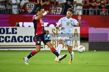 2024-08-12 - Simone Zanon of Carrarese Calcio 1908, Tommaso Augello of Cagliari Calcio - CAGLIARI CALCIO VS CARRARESE CALCIO - ITALIAN CUP - SOCCER